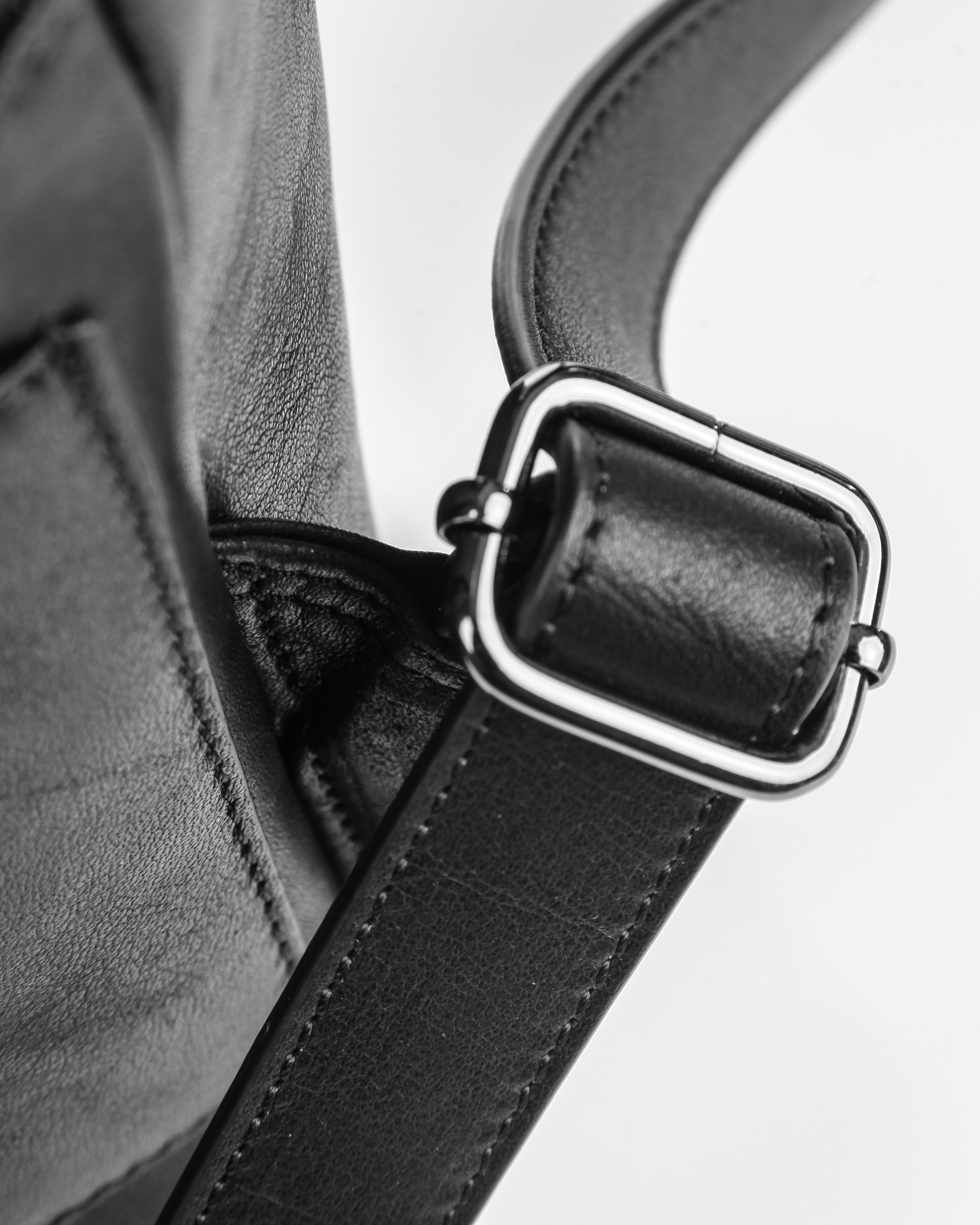 Lingua d'oca zaino in pelle liscia nero 183582.03