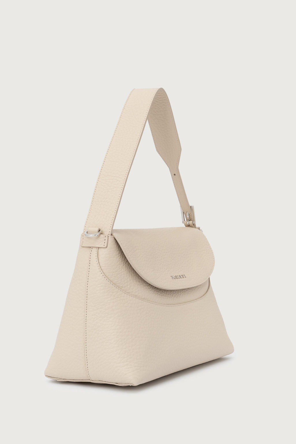 De Santis | Borsa a Spalla Orciani Nana Soft in Pelle Martellata B02176SOF – Stile e Versatilità per la Donna Contemporanea