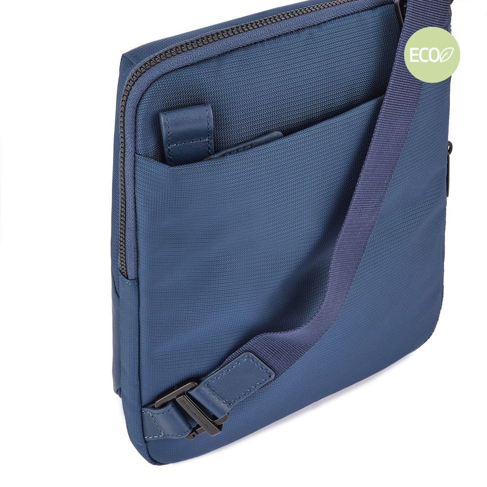 Borsello Piquadro Porta Ipad In Tessuto Riciclato E Pelle Blu Notte CA5748S117/BLU