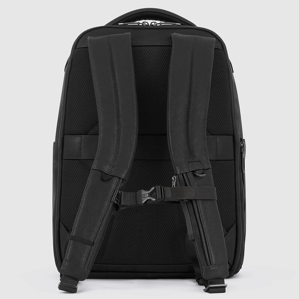 De Santis zaino Piquadro nero  CA6250W118/N, per trasportare i tuoi dispositivi digitali con stile e sicurezza.